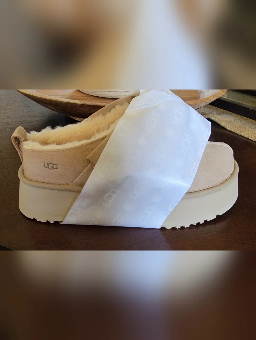 UGG Suede Bow Platform Slip-On Tazz in Sand Size 7 - Picture 9 of 11